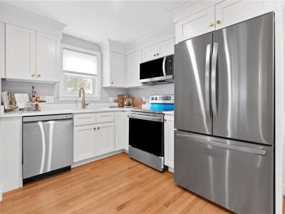 41 Drake Road, Warwick, Rhode Island 02888, USA