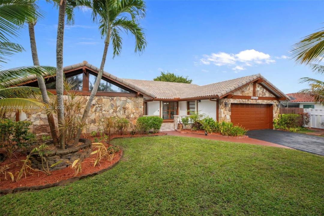 10949 NW 1st Mnr, Coral Springs, Floryda 33071, USA