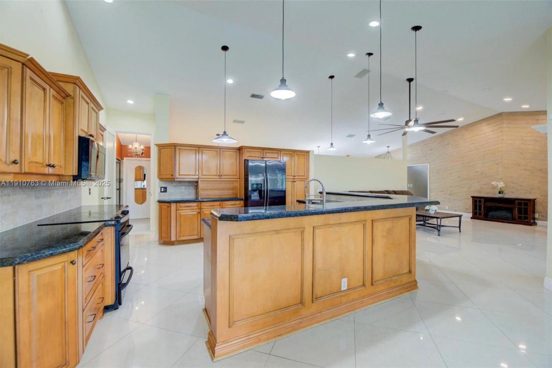 10949 NW 1st Mnr, Coral Springs, Floryda 33071, USA