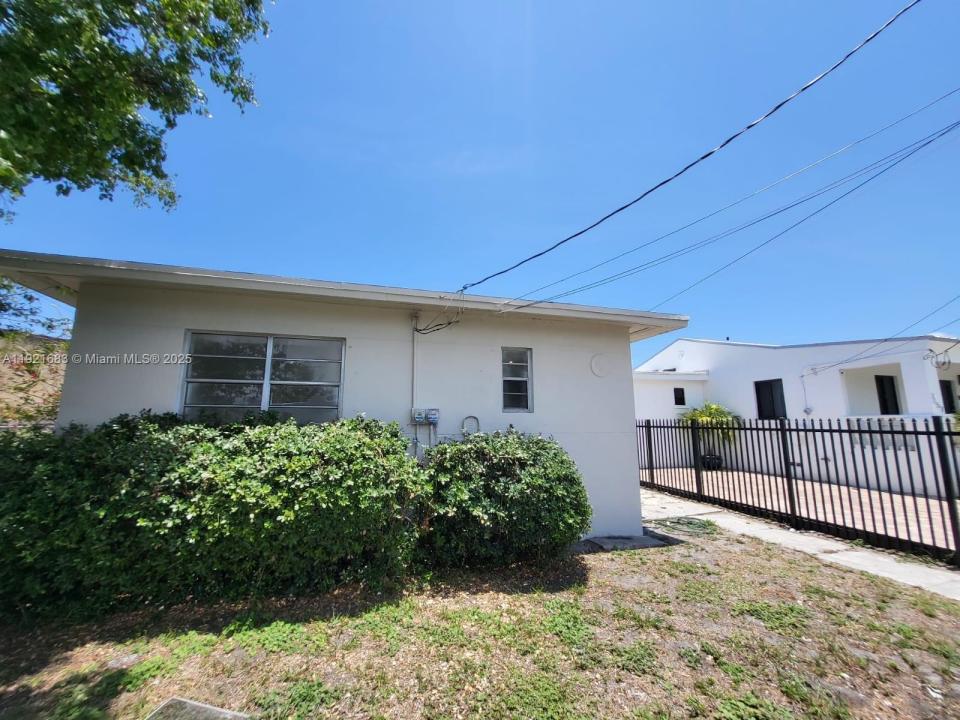 640 - 642 NW 77th St, Miami, Florida 33150