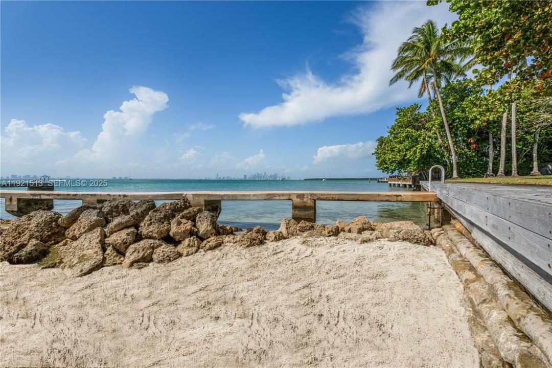 5 Harbor Pt, Key Biscayne, Florida 33149
