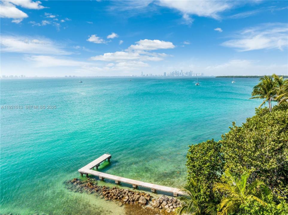 5 Harbor Pt, Key Biscayne, Florida 33149