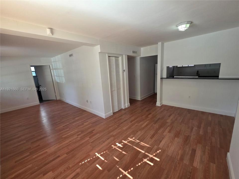 29 Santillane Ave 1, Coral Gables, Floryda 33134, USA