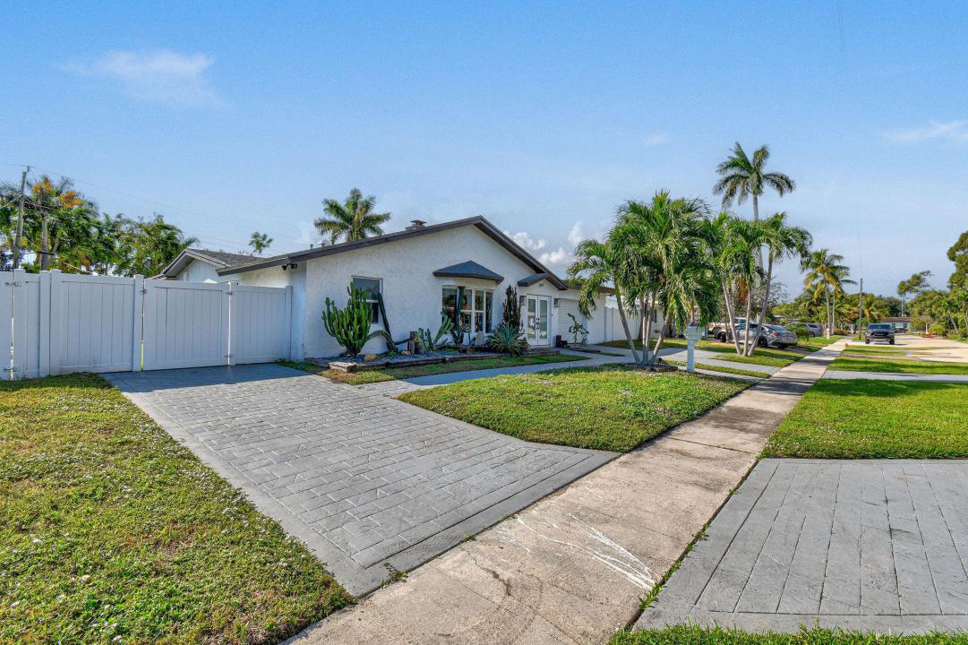 912 SE 15th Court, Deerfield Beach, Floryda 33441, USA