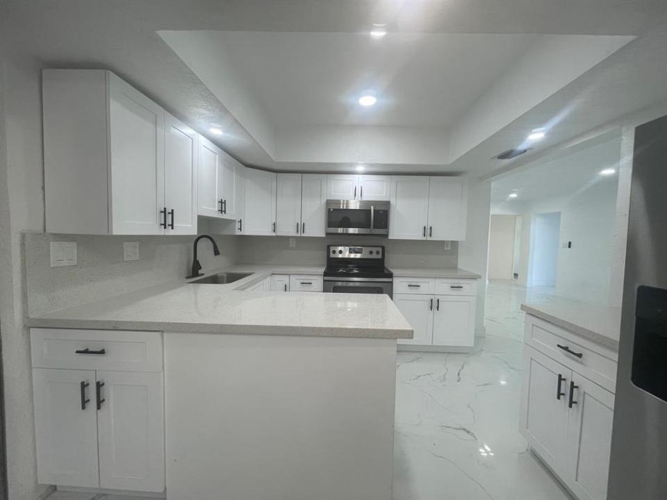 3290 NW 39th St, Lauderdale Lakes, Florida 33309