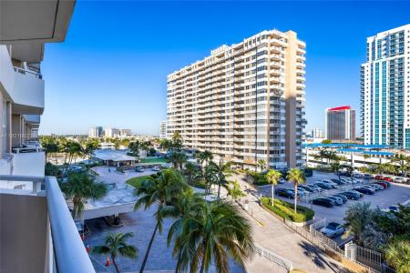 1985 S Ocean Dr 5M, Hallandale Beach, Florida 33009, USA