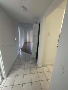 484 NW 165th St Rd A-214, Miami, Florida 33169, USA