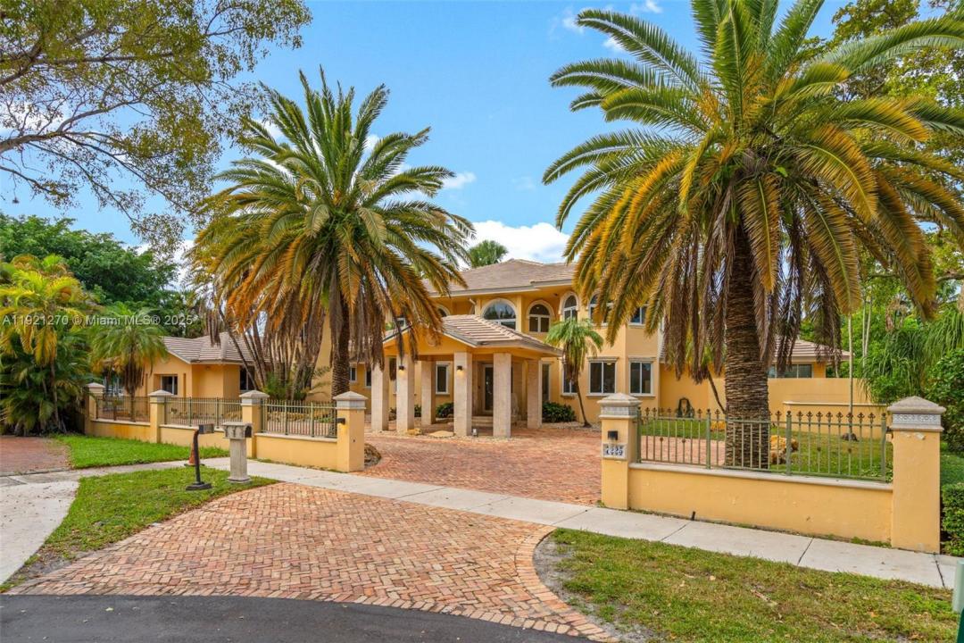 7225 Gleneagle Dr, Miami Lakes, Florida 33014