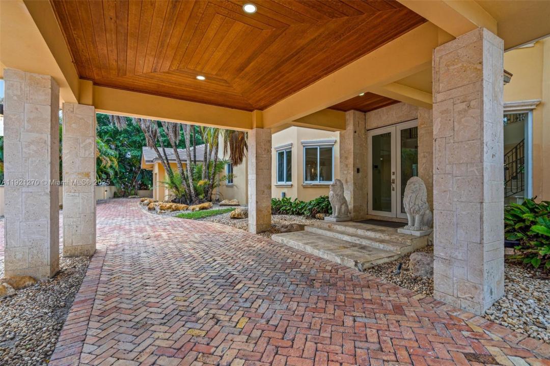 7225 Gleneagle Dr, Miami Lakes, Florida 33014