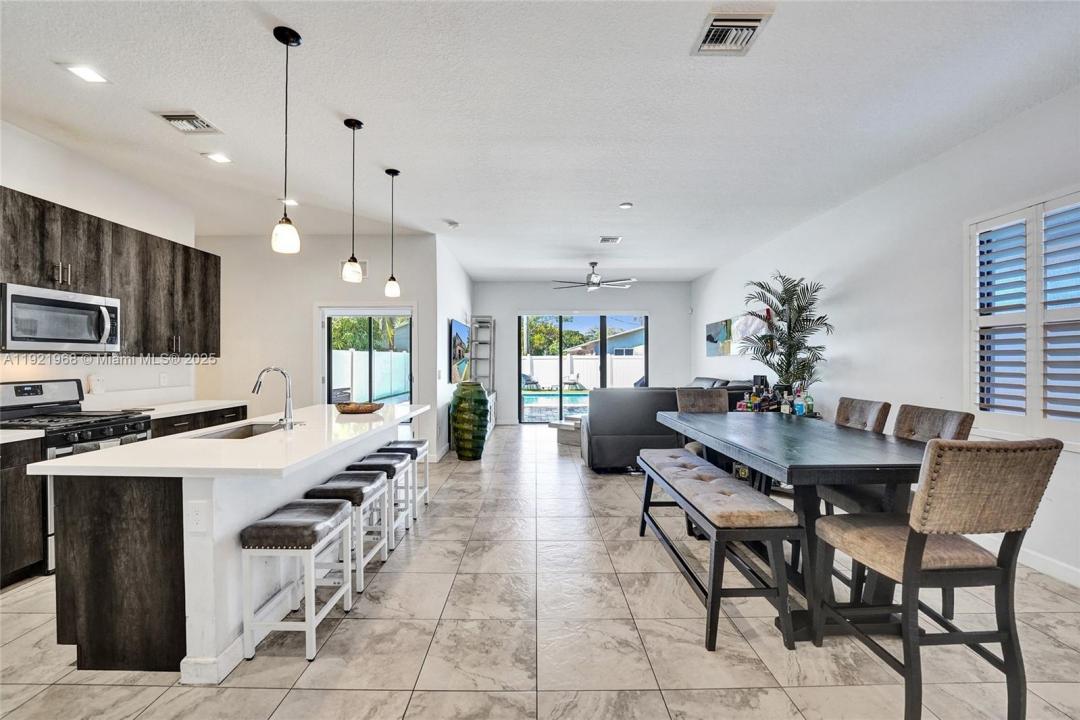 4947 Whispering Way, Dania Beach, Flórida 33312, Estados Unidos
