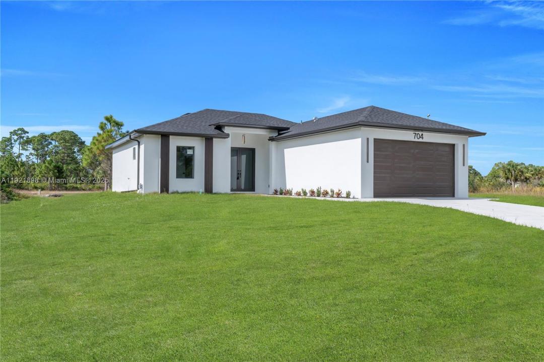 704 HOLMES AVE, Lehigh Acres, فلوريدا 33974, الولايات المتحدة