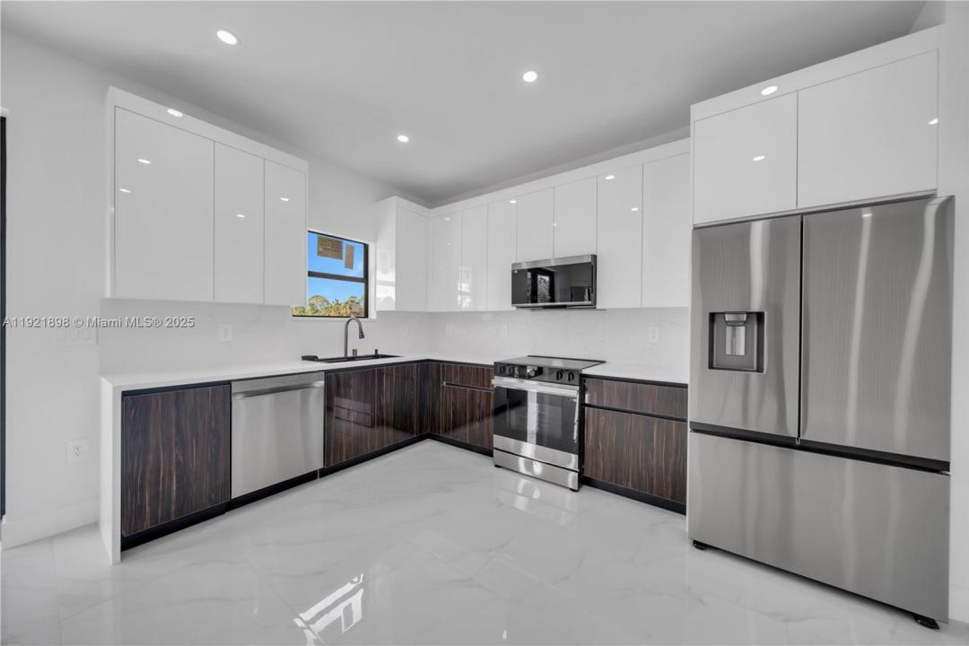 704 HOLMES AVE, Lehigh Acres, فلوريدا 33974, الولايات المتحدة