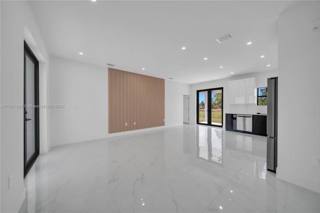 704 HOLMES AVE, Lehigh Acres, فلوريدا 33974, الولايات المتحدة