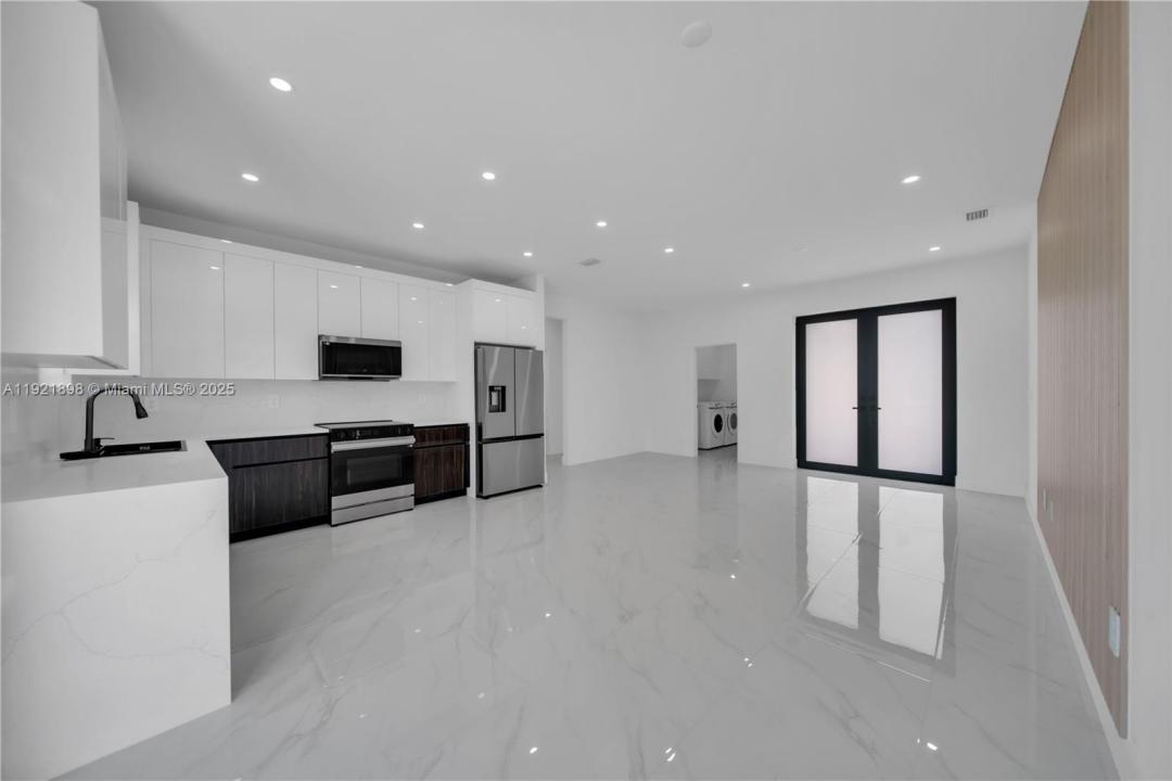 704 HOLMES AVE, Lehigh Acres, فلوريدا 33974, الولايات المتحدة