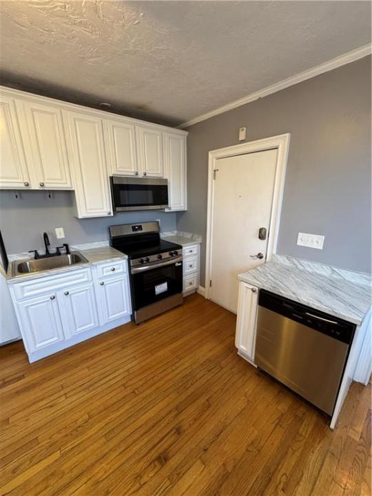 29 Gesler Street 2F, Providence, Rhode Island 02909, USA