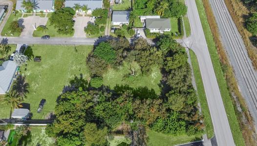 8686 SE Lyons Street, Hobe Sound, Florida 33455