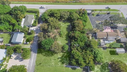 8686 SE Lyons Street, Hobe Sound, Florida 33455