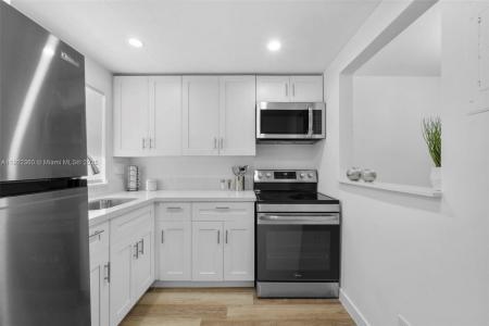 9601 Sunrise Lakes Blvd 206, Sunrise, Florida 33322, USA