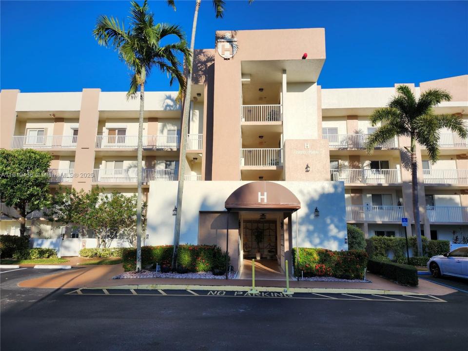 7852 Trent Dr 206, Tamarac, Florida 33321, USA