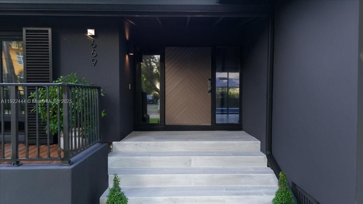 669 S Mashta Dr, Key Biscayne, Florida 33149