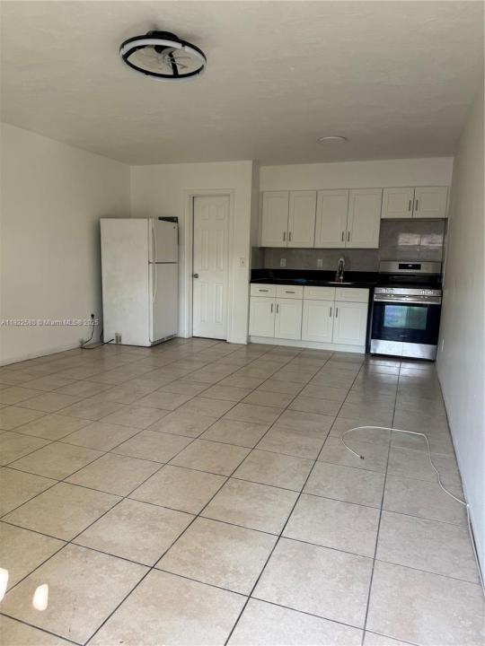 717 NE 1st St 6, Hallandale Beach, Florida 33009