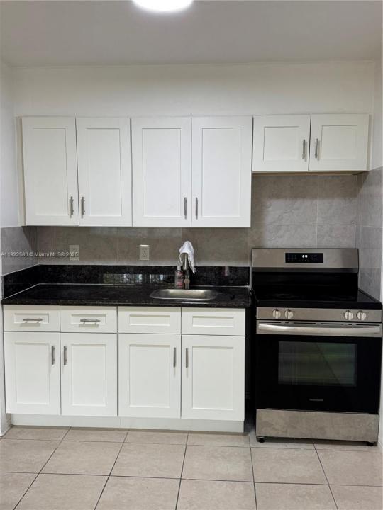 717 NE 1st St 6, Hallandale Beach, Florida 33009