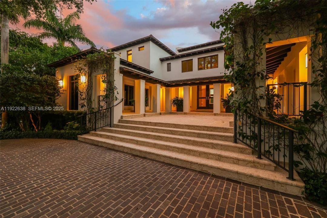 555 Arvida Pkwy, Coral Gables, Florida 33156
