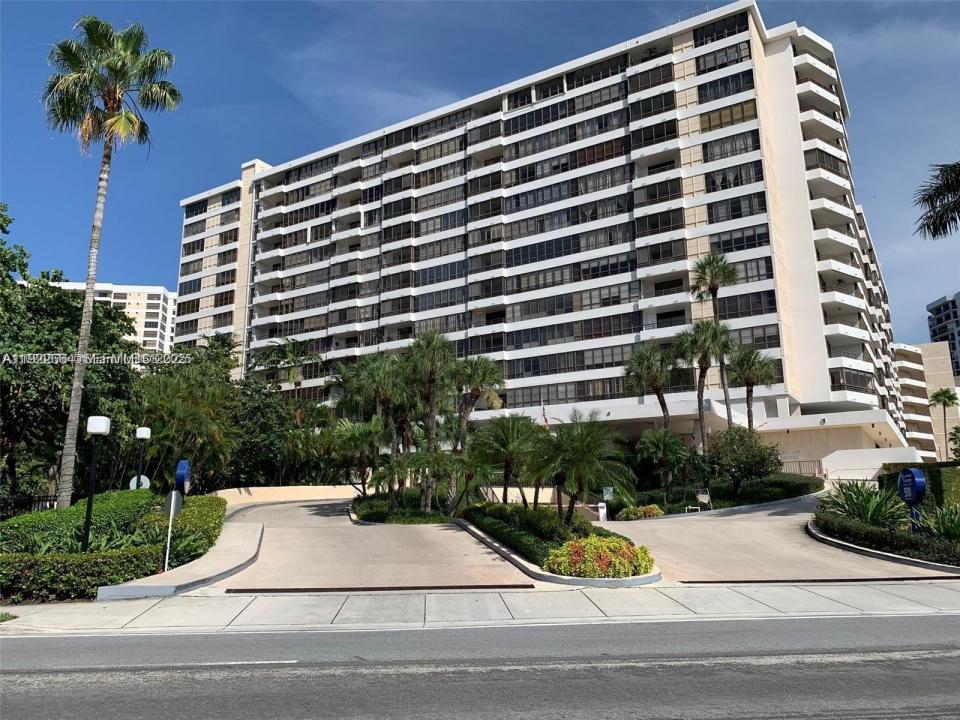 500 Three Islands Blvd 307, Hallandale Beach, Florida 33009, Stati Uniti