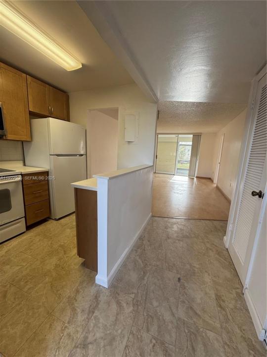 8435 Sunrise Lakes BLV 104, Sunrise, Florida 33322