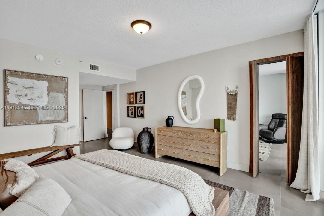 18100 N Bay Rd 909, Sunny Isles Beach, فلوريدا 33160, الولايات المتحدة