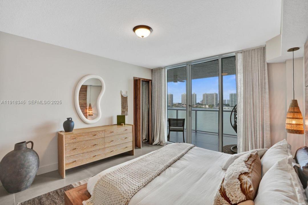 18100 N Bay Rd 909, Sunny Isles Beach, فلوريدا 33160, الولايات المتحدة