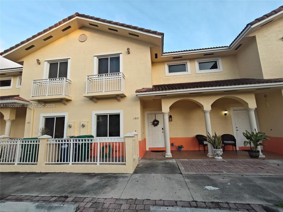 17847 NW 74th Path, Hialeah, 佛羅里達州 33015, 美國