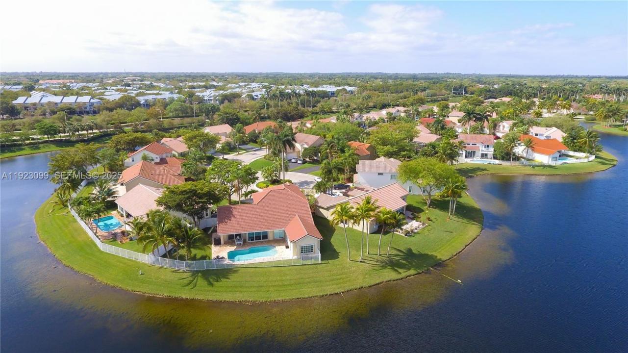 1127 Laguna Springs Dr, Weston, Florida 33326