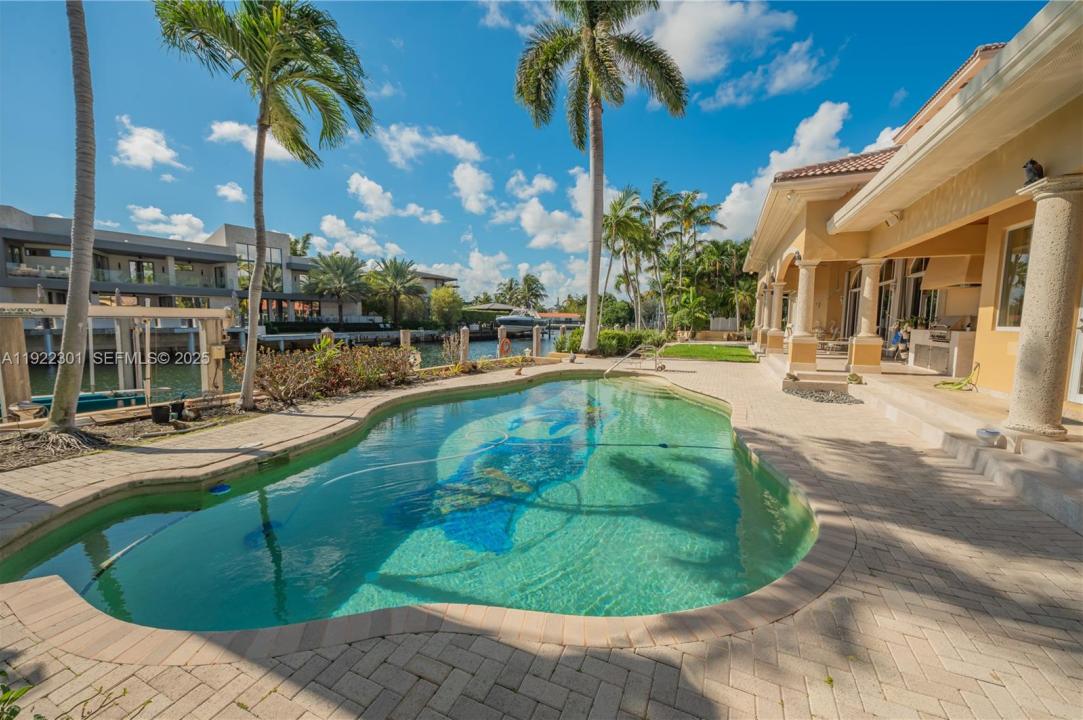 3220 NE 165th St, North Miami Beach, Флорида 33160, Соединенные Штаты