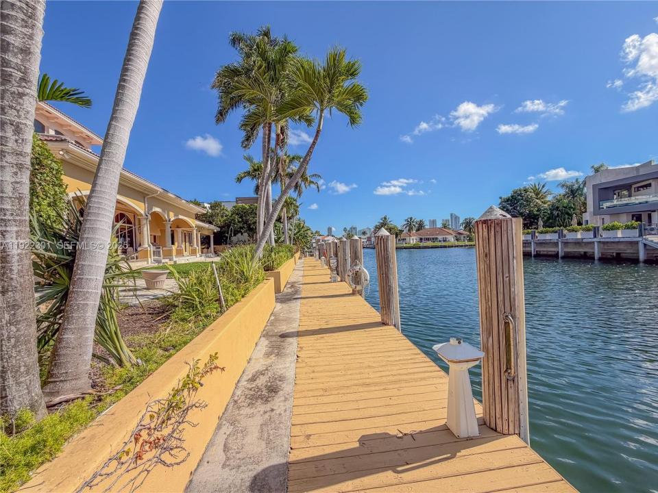 3220 NE 165th St, North Miami Beach, Флорида 33160, Соединенные Штаты