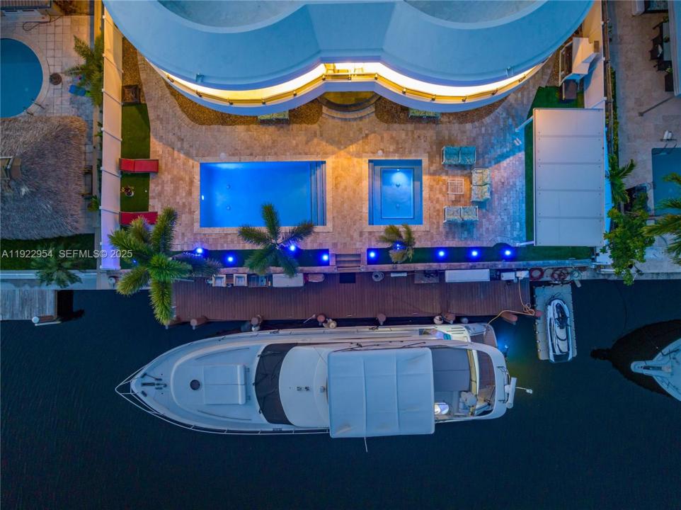 3344 NE 167th St, North Miami Beach, Флорида 33160, Соединенные Штаты