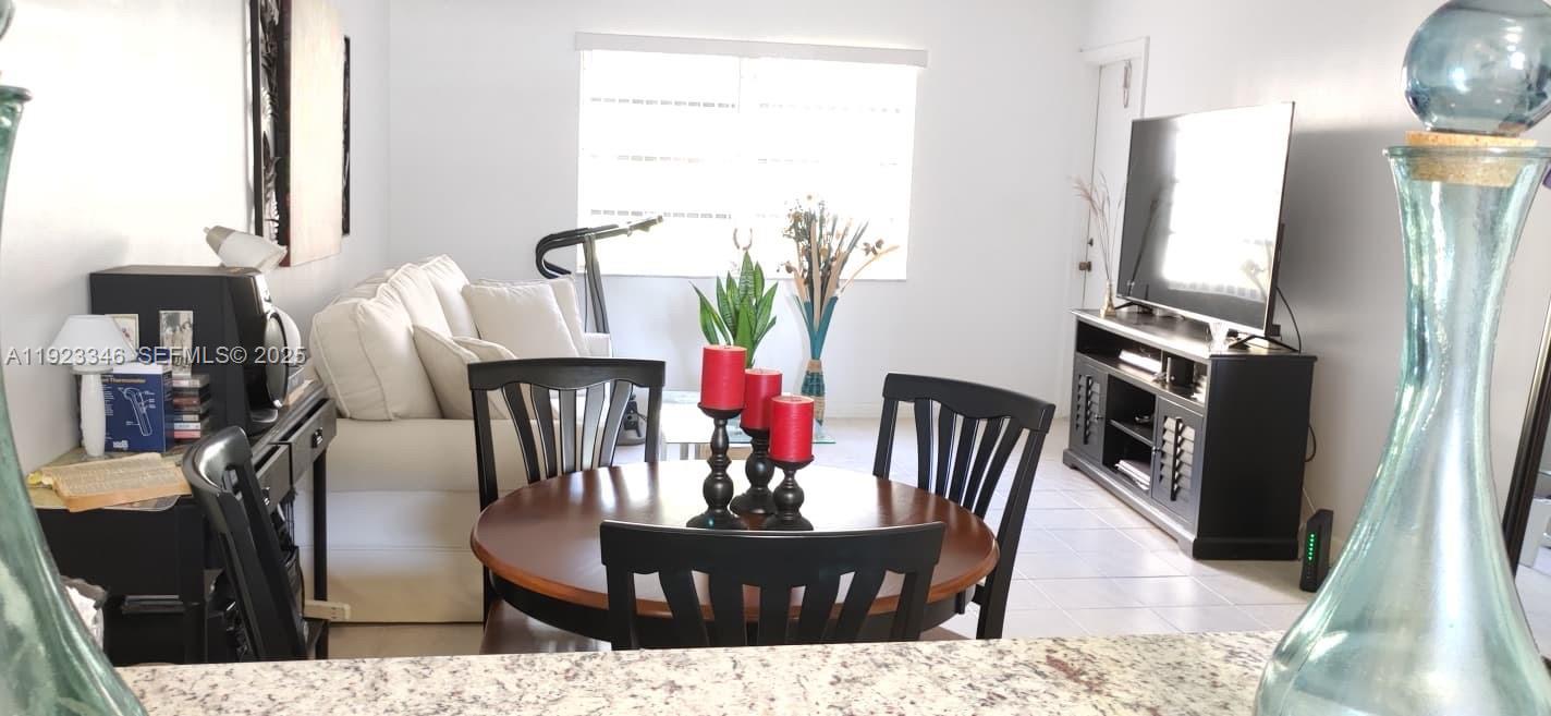 351 Cambridge Rd 107, Hollywood, פלורידה 33024, ארצות הברית של אמריקה 