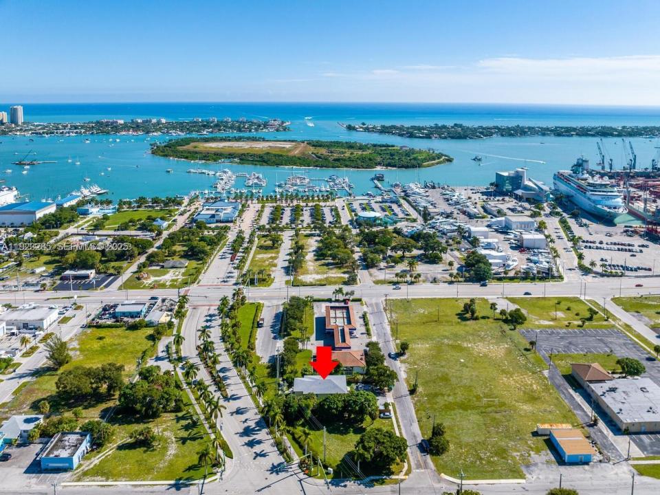 56 W 12th St A, Riviera Beach, Florida 33404