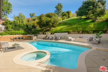 Buttonwood Avenue, Oak Park, California 91377