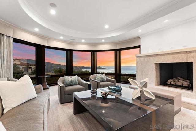 Ruette Nicole, La Jolla, California 92037