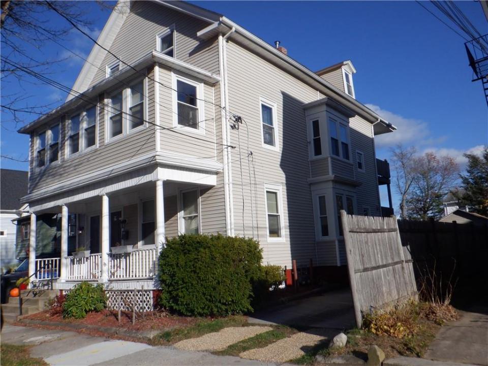 152 Woodbine Street, Cranston, רוד איילנד 02910, ארצות הברית של אמריקה 