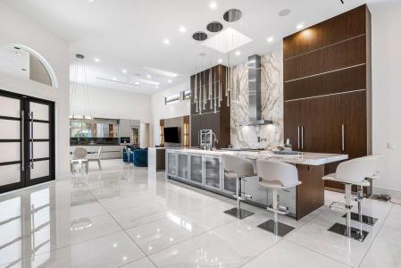 3506 NW Clubside Circle, Woodfield Country Club, Boca Raton, Florida 33496