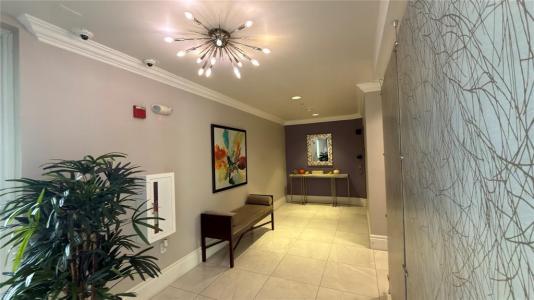 642 Valencia 305, Coral Gables, フロリダ 33134, アメリカ合衆国