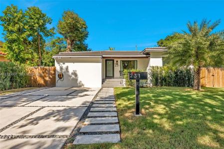 231 NE 45th St, Miami, Florida 33137, USA