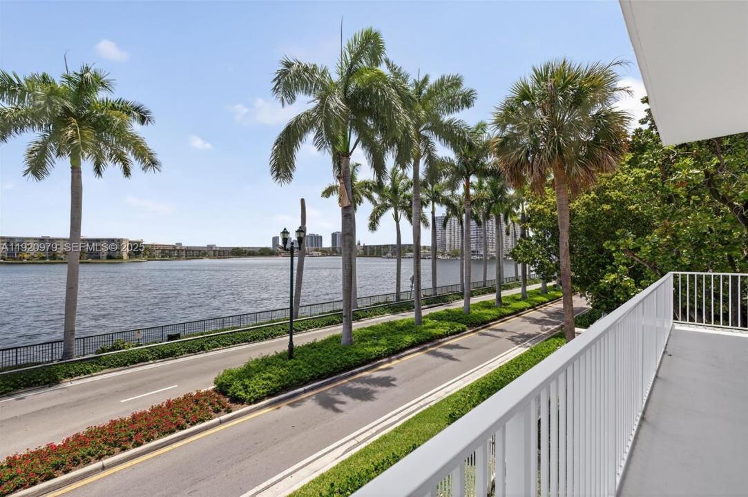 2851 NE 183rd St 216E, Aventura, Floride 33160, États-Unis