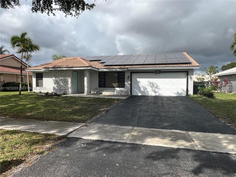 7615 Sunflower Dr, Margate, Florida 33063