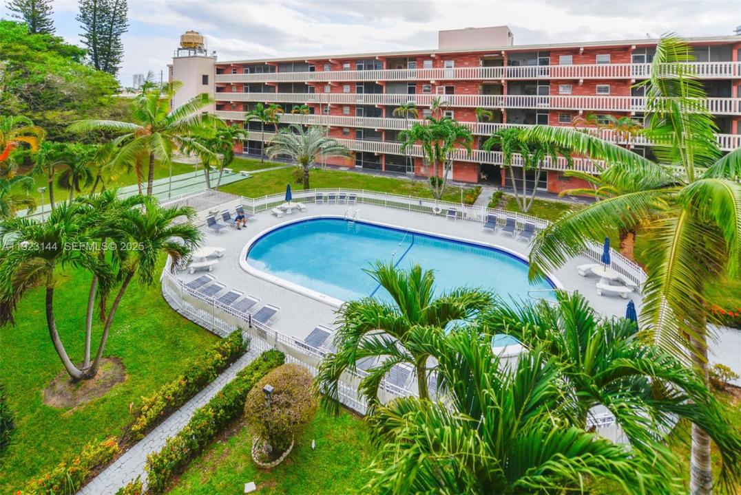 200 NE 12th Ave 6D, Hallandale Beach, Florida 33009, USA