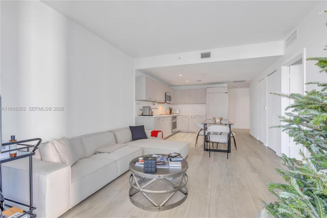 55 SW 9th St 2610, Miami, Florida 33130, USA