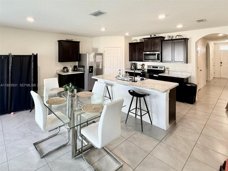 517 SW Lacroix Ave, Port St. Lucie, Florida 34953