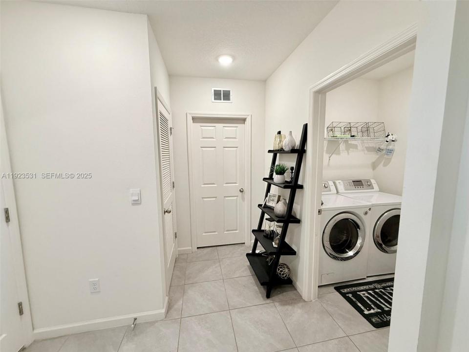 517 SW Lacroix Ave, Port St. Lucie, Florida 34953